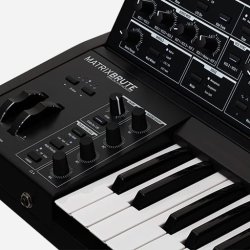 ARTURIA MatrixBrute Noir Edition Analog Matrix Synthesizer (49 anslagsflsomme aftertouch tangenter)
