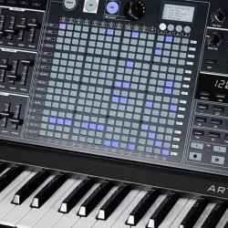 ARTURIA MatrixBrute Noir Edition Analog Matrix Synthesizer (49 anslagsflsomme aftertouch tangenter)