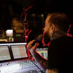 sE Electronics V7 Switch Dynamisk Vokal Mikrofon m/indbygget pop-filter &amp; t�nd/sluk-knap