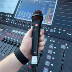 sE Electronics V7PTT Dynamisk Push To Talk Mikrofon m/indbygget pop-filter &amp; klik-fri t�nd/sluk knap