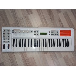 Brugt M-Audio Venom Synthesizer/Midi/Audio Interface/Keyboard