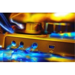 ARTURIA BeatStep USB/MIDI/CV/Gate Step-Sequencer Og Pad-Controller m/16 Pads &amp; 16 Drejecontrollere