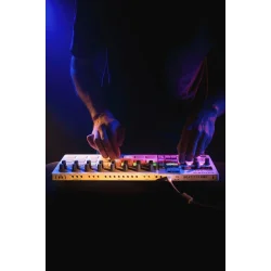 ARTURIA BeatStep Pro MIDI/CV/Gate Step-Sequencer &amp; MIDI-Controller m/3 Sequencersektioner, 16 Pads &amp; 16 Drejecontrollere