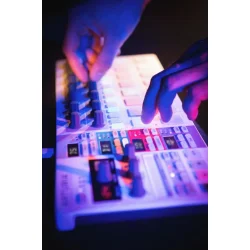 ARTURIA BeatStep Pro MIDI/CV/Gate Step-Sequencer &amp; MIDI-Controller m/3 Sequencersektioner, 16 Pads &amp; 16 Drejecontrollere