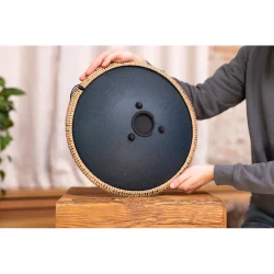 Meinl Sonic Energy OSTD2NBE 16" Oktav Steel Tongue Drum (D Amara, laserbehandlet blomsterdesign, marinebl�) inkl. taske &amp; k�ller 
