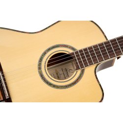 Ortega RCE145NT 4/4 St�rrelse Klassisk guitar m/mikrofon inkl. taske 