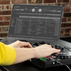 Numark Party Mix Live DJ Controller m/Indbygget Lysshow &amp; H�jttalere