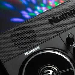 Numark Party Mix Live DJ Controller m/Indbygget Lysshow &amp; H�jttalere