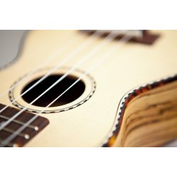 Reno RU210 soprano ukulele