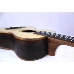 Reno RU440 tenor ukulele