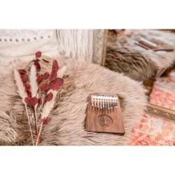 Meinl Sonic Energy KL1001TOL Solid Tree Of Life Kalimba C Dur 10 Noder (Sort Valn�d) inkl. tilbeh�r