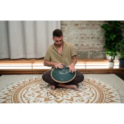 Meinl Sonic Energy OSTD4DGE Octave Steel Tongue Drum (f#-mol, 9 toner, 432 Hz, m�rkegr�n, blomsterdesign) inkl. tilbeh�r 