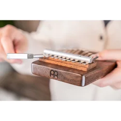 Meinl Sonic Energy KL1001TOL Solid Tree Of Life Kalimba C Dur 10 Noder (Sort Valn�d) inkl. tilbeh�r