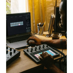 Novation Circuit Rhythm Sampler Groovebox