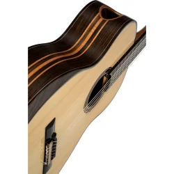 Ortega GRANDSUITE The Private Room 4/4 St�rrelse Klassisk Guitar m/mikrofon &amp; lydhul inkl. taske