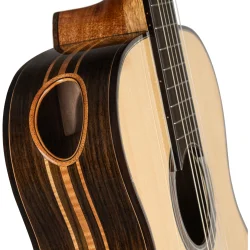 Ortega GRANDSUITE The Private Room 4/4 St�rrelse Klassisk Guitar m/mikrofon &amp; lydhul inkl. taske