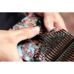 Meinl Percussion KA17CR Lydhul Design Serien Kalimba C Dur 17 Noder (Coral Reef) inkl. tilbeh�r