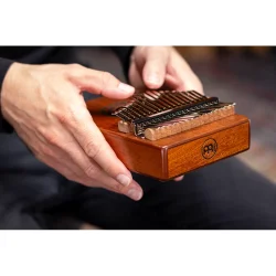 Meinl Percussion KA17SU Lydhul Design Serien Kalimba C Dur 17 Noder (Sun) inkl. tilbeh�r