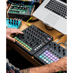 Novation LAUNCH-CONTROL-XL-B Launch Control XL 