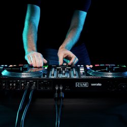 Rane DJ ONE Professionel Motoriseret Serato DJ Controller
