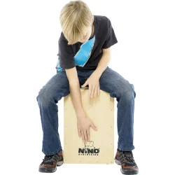 NINO Percussion NINO952 Cajon 45cm m/skridsikre gummif�dder (baltisk birketr�, natural)