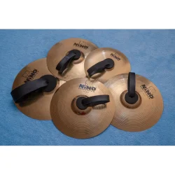 NINO Percussion NINO-BR25 H�ndholdt March B�kken Par �25cm (2 stk, messing) inkl. BR4 l�derstropper