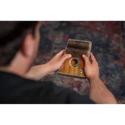 Ortega OKB30TH-BW 30�rs Jubil�ums Serien Lydhul Kalimba C Dur 17 Noder (Blue Whale) inkl. tilbeh�r