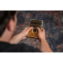 Ortega OKB30TH-DO 30�rs Jubil�ums Serien Lydhul Kalimba C Dur 17 Noder (Dolphins) inkl. tilbeh�r