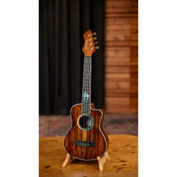 Ortega RUHZ30TH-BW Tenor Ukulele m/mikrofon 30th Anniversary Blue Whale