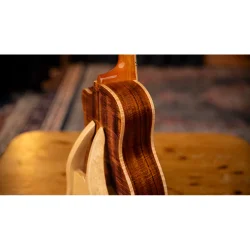 Ortega RUHZ30TH-BW Tenor Ukulele m/mikrofon 30th Anniversary Blue Whale