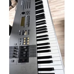 Brugt Yamaha Motif 8 Workstation med 88 tangenter, inkl. hardcase