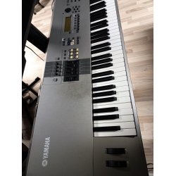 Brugt Yamaha Motif 8 Workstation med 88 tangenter, inkl. hardcase