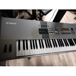 Brugt Yamaha Motif 8 Workstation med 88 tangenter, inkl. hardcase