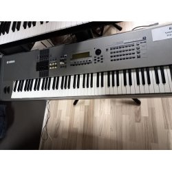 Brugt Yamaha Motif 8 Workstation med 88 tangenter, inkl. hardcase