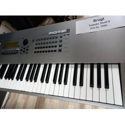Brugt Yamaha Motif 8 Workstation med 88 tangenter, inkl. hardcase