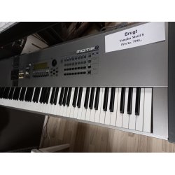 Brugt Yamaha Motif 8 Workstation med 88 tangenter, inkl. hardcase
