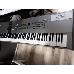 Brugt Yamaha Motif 8 Workstation med 88 tangenter, inkl. hardcase