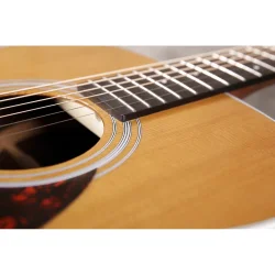 Tyma TF-28E Western Guitar inkl. kraftig transportkuffert, capo, plektre &amp; rem