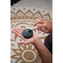 Meinl Sonic Energy PSTD4DGGOL 3" Pocket Steel Tongue Tromme (A-dur, 6 toner, 440 Hz, m�rkegr�n, Germ of Life)