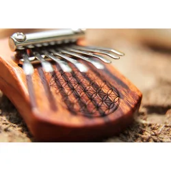 Meinl Sonic Energy KL802FOL Solid Mini Flower Of Life Kalimba C Dur 8 Noder (R�dt Zebratr�) 
