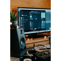 Adam Audio A7V A-Series Aktiv 2-vejs Bass Reflex Nearfield Monitor med 7'' Woofer