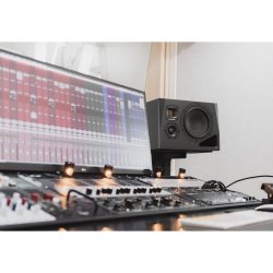 Adam Audio A8H (venstre side) A-Series Aktiv 3-vejs Bass Reflex Nearfield Monitor med 8'' Woofer