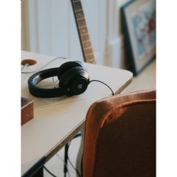 Adam Audio H200 Circumaural Lukket Bagside Studio Hovedtelefon m/aftageligt kabel