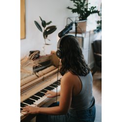 Adam Audio H200 Circumaural Lukket Bagside Studio Hovedtelefon m/aftageligt kabel