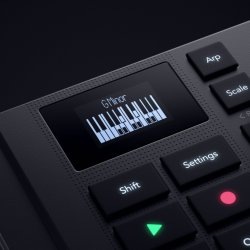 Novation Launchkey Mini 37 MK4 The Creative Controller DAW-controller (37 mini tangenter, 16 pads)