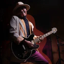 Donner DJP-1000B Semi-hollow Elektrisk Guitar m/HH-konfiguration inkl. taske &amp; tilbeh�r (Sort Gloss)