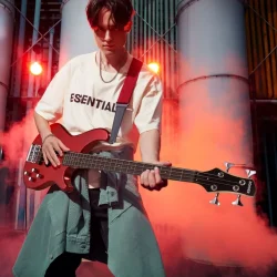 Donner DPJ-100R 4-strenget Elektrisk Bas inkl. taske &amp; tilbeh�r (R�d)