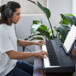 Donner DEP-45 Digital-Elektrisk 'Begynder' Keyboard Klaver (88 semiv�gtede tangenter) inkl. tilbeh�r