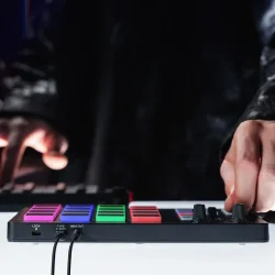 Donner StarryPad MIDI Controller m/16 anslagsf�lsomme RGB-pads