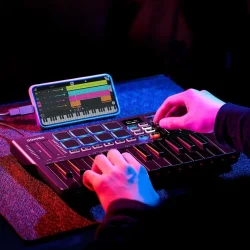 Donner DMK-25 Pro MIDI Keyboard m/25 velocityf�lsomme mini tangenter &amp; 8 anslagsf�lsomme RGB-pads 